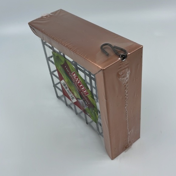Elevate Your Feeding Game with the Kaytee Hanging‎ Suet Basket - Picture 3 of 4
